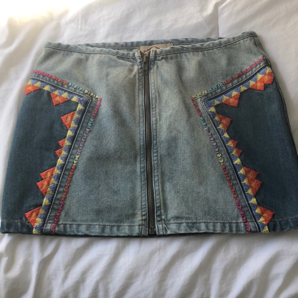 Embroidered short jean skirt zip up xs / s
